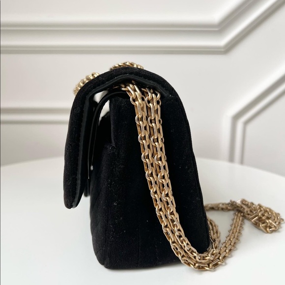 CHANEL REISSUE VELVET DOUBLE FLAP - Picture 4 of 10